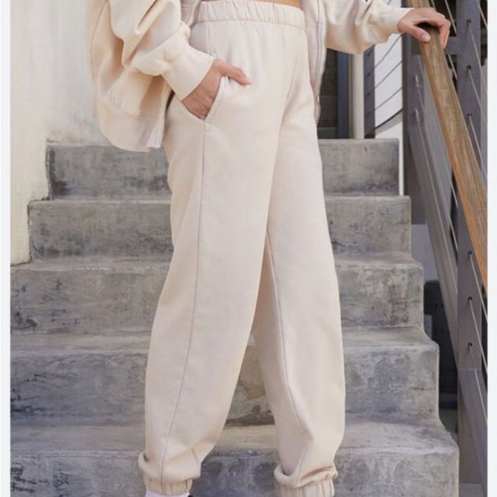 Brandy Melville Cream Elastic Waist Pants